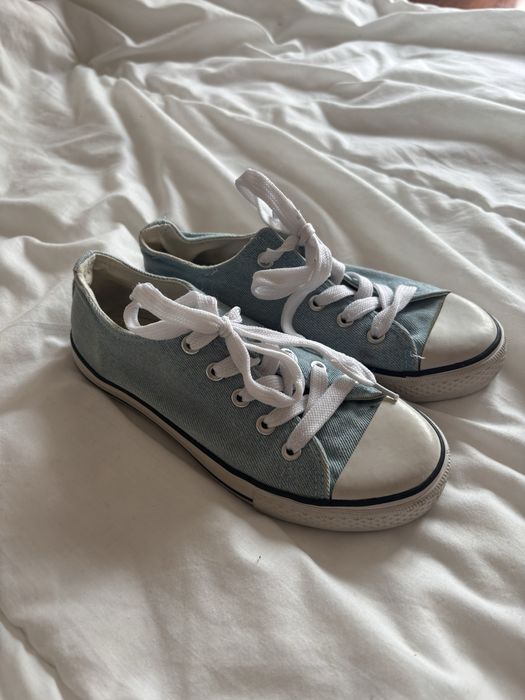 Tenis com atacadores