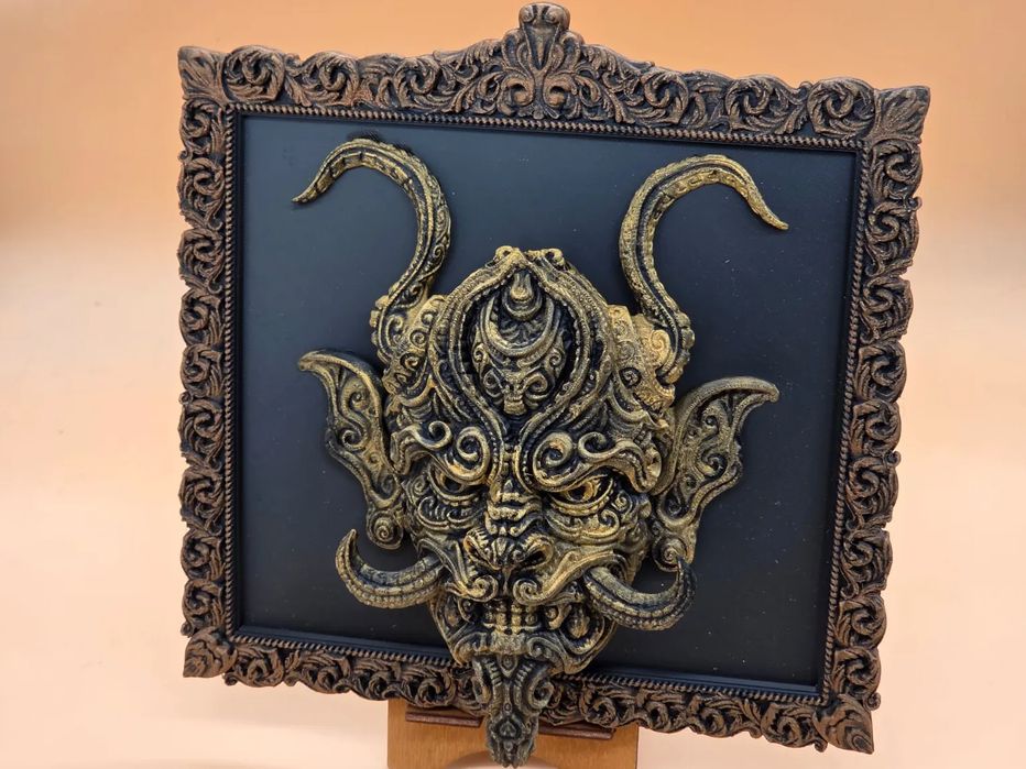 Moldura Oni Mask Decorativa