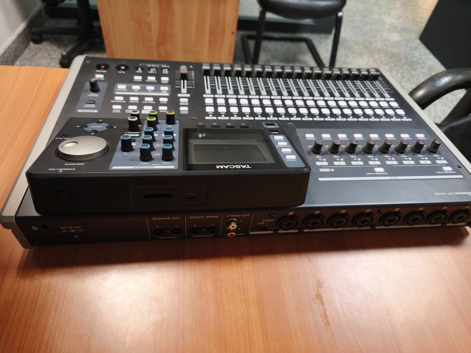 Mesa de mistura e Gravador Multipistas Digital Tascam DP-24SD Portastudio – Como Novo