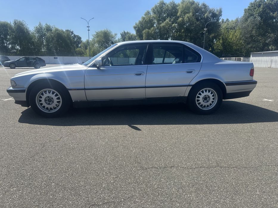 Bmw E38 4.4 МКПП 6-ти ступка