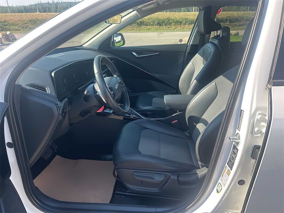 Kia Niro Plug-In Hybrid      2023