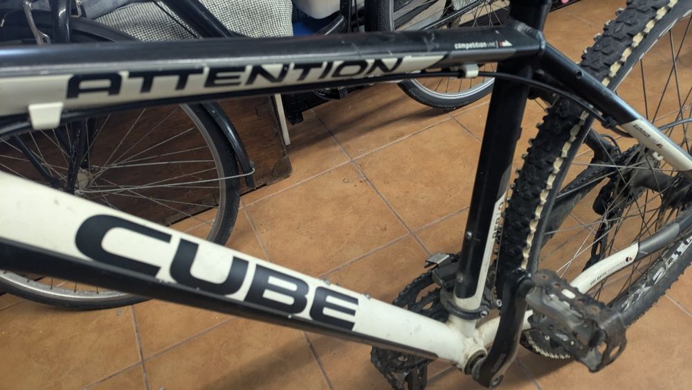 Bicicleta CUBE Attention