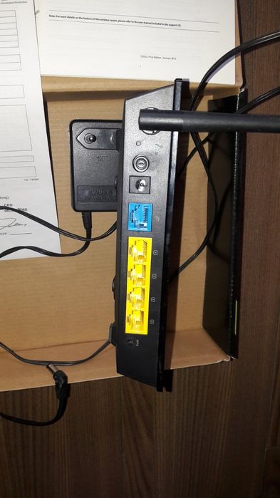 Эконом Wi-fi роутер RT-N10E Wireless-N150 полностью рабочий, комплект