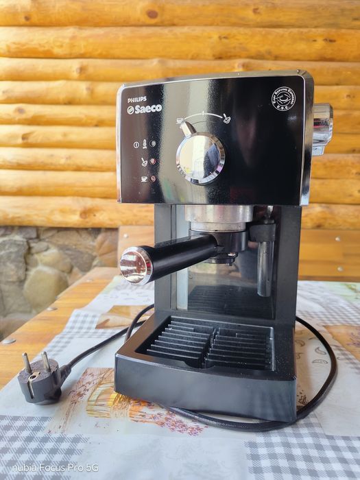 Кавоварка Philips -saeco poemia focus black