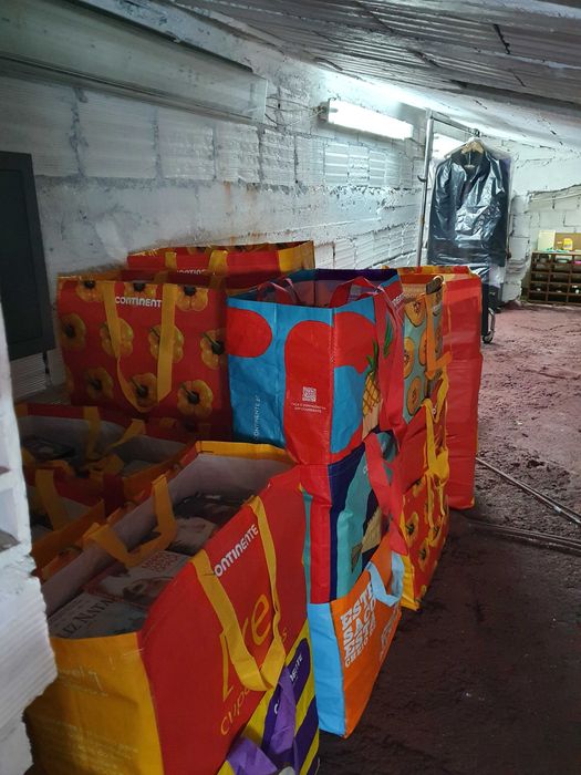 Colecção DVDs e CDs e Vinis com milhares títulos