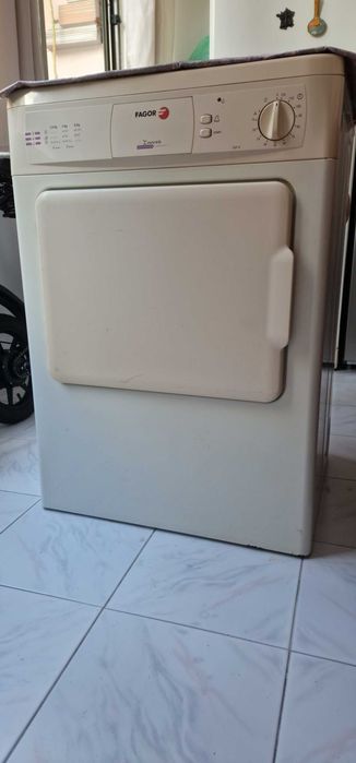 Arca Princess Vertical No Frost VOX VF3715IXE Capacidade: 279L 6 meses