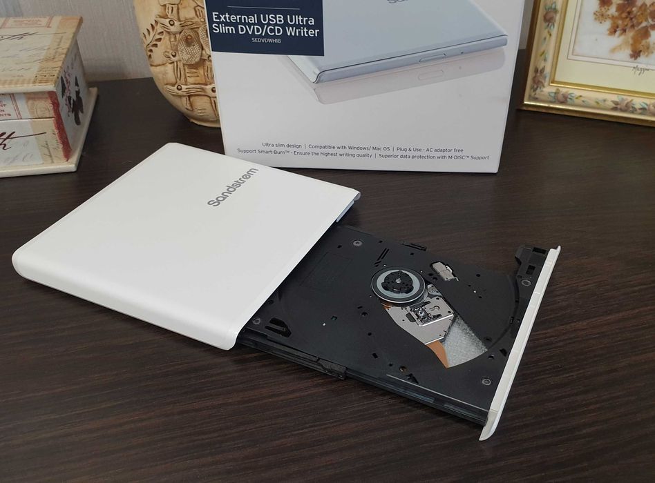 Новий зовнішній дисковод DVD/CD Sandstrøm Ultra Slim з Англії