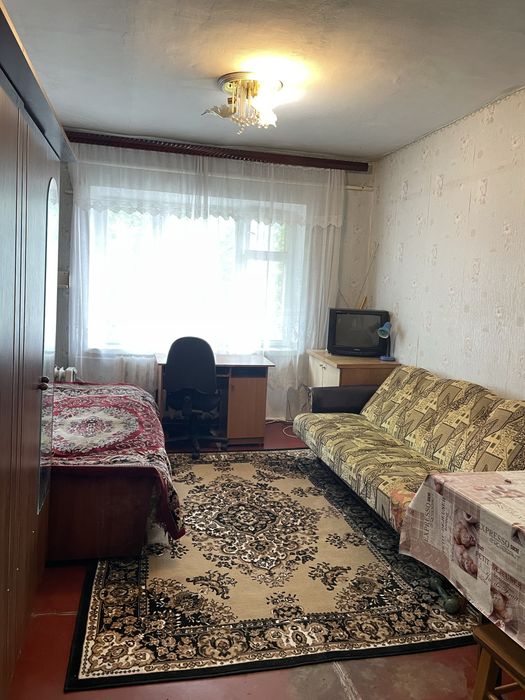 Простора кімната на Київській