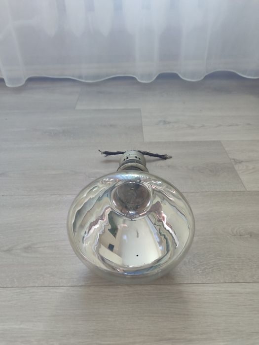 Лампа на 220 В ,з патроном