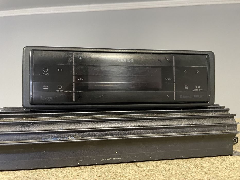 Продам магнітолу clarion