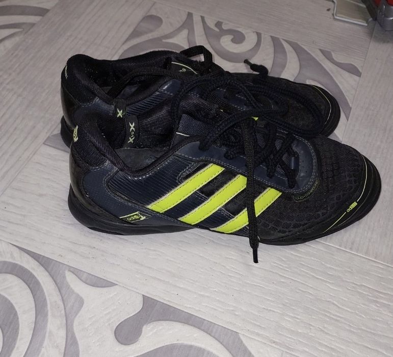 Продам сороконожки Adidas