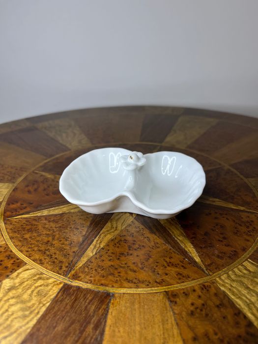 Porcelanowa solniczka pieprzniczka Karolina. Kabarecik z lat 70
