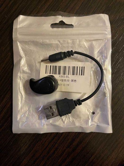 Bluetooth Наушник. В одно ухо. Правое или левое С зарядкой. Нерабочий, но включается и лампочка горит.