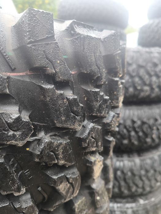 Vendo pneus 32x10r15 ou 32x10r16 ou 30x10.r15 ou 255x75r15 ou 30x10r14