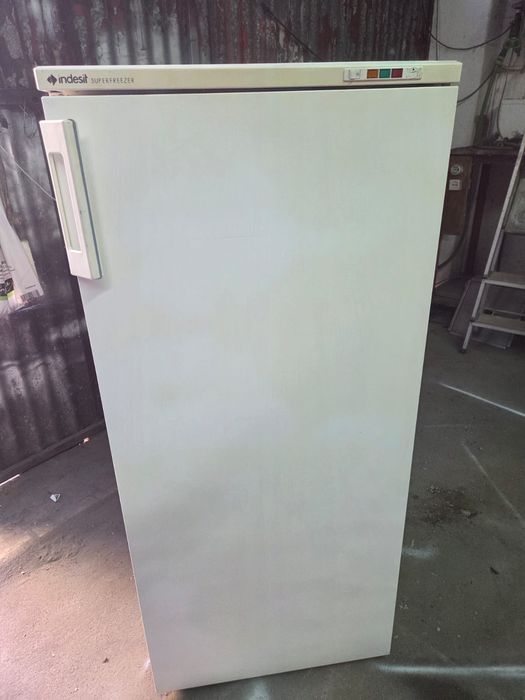 Arca vertical indesit