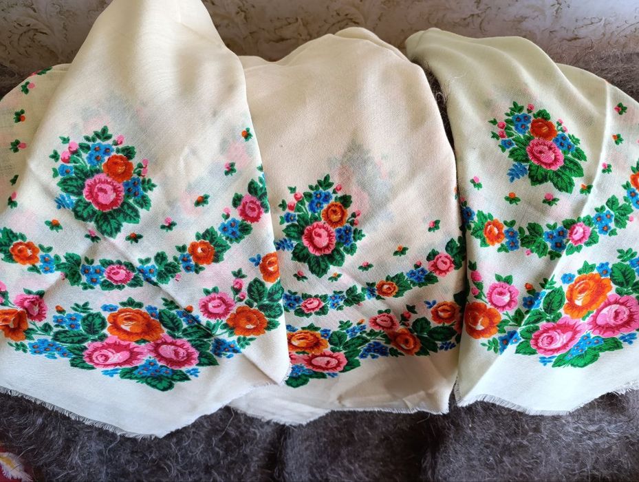 Платки шерстяные. Новые