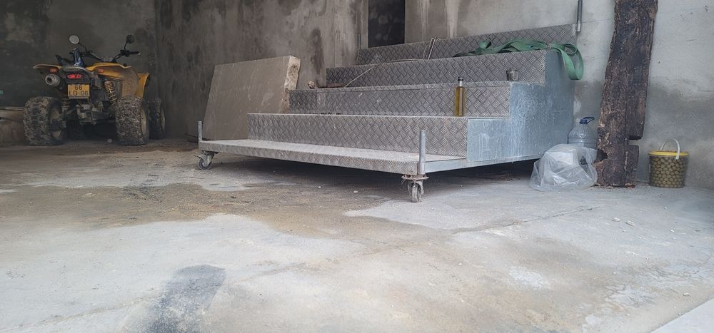 Escadas moveis em aluminio