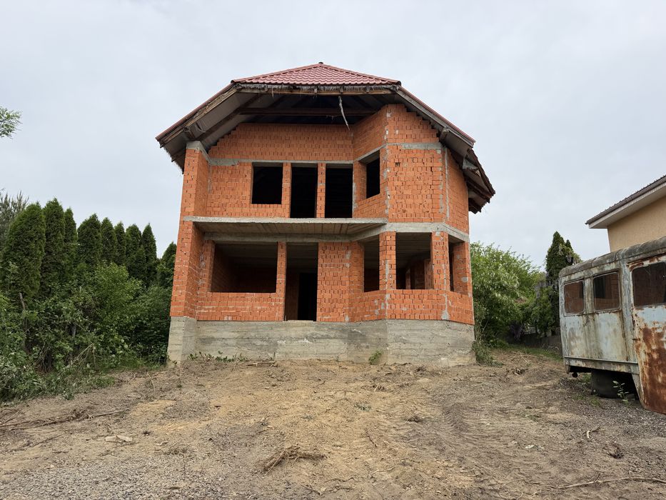 Продаж будинку в престижній локації Барвінка — мкрн. “Лазький берег”