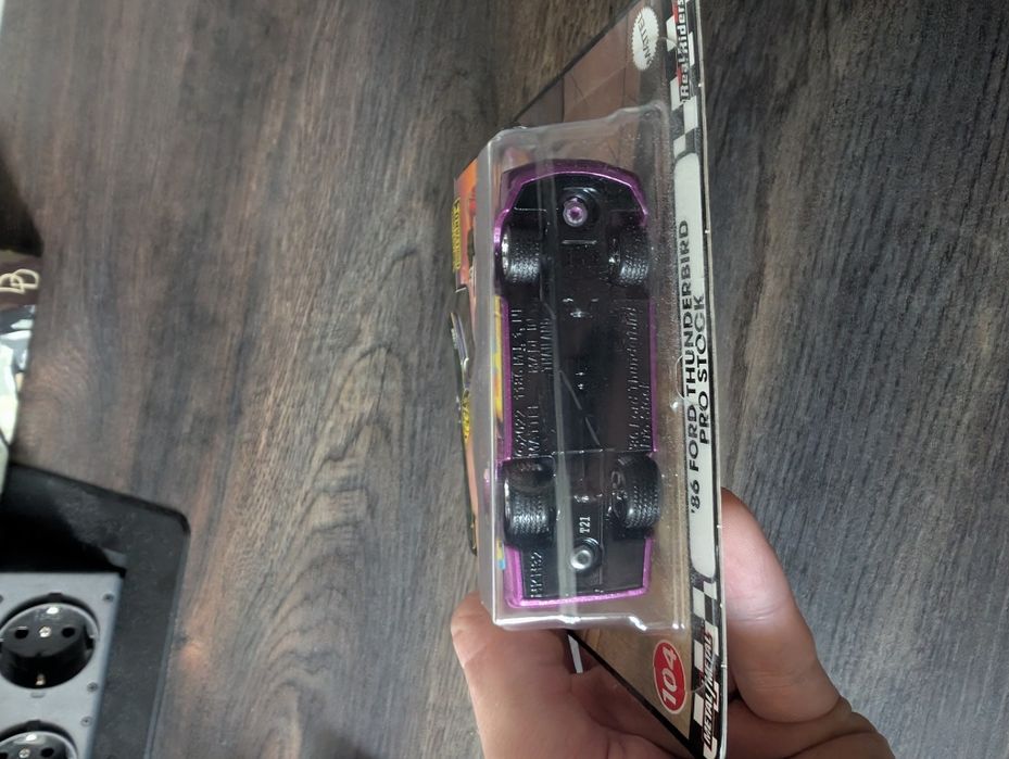 Моделька Hot Wheels Premium'86 Ford Thunderbird Pro Stock