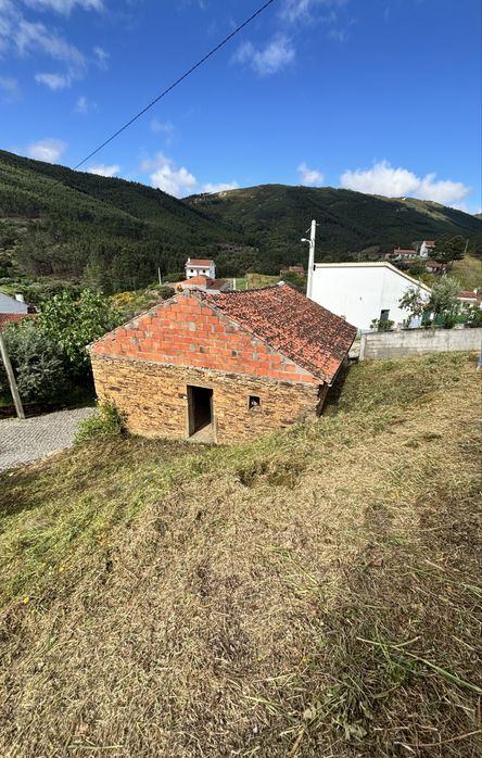 Casa para restauro Rochas de Baixo.