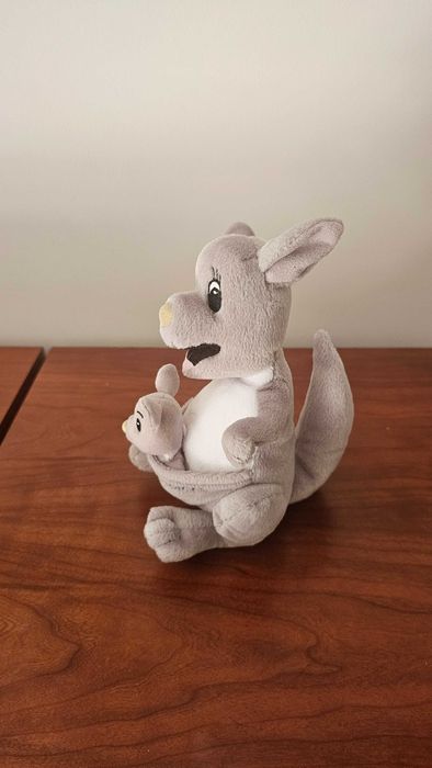 Boneco peluche canguru com bebé