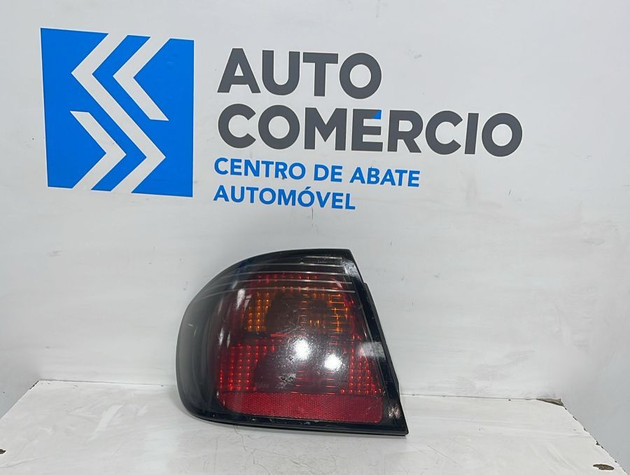 FAROLIM TRASEIRO ESQUERDO NISSAN PRIMERA III P12 [02-07]