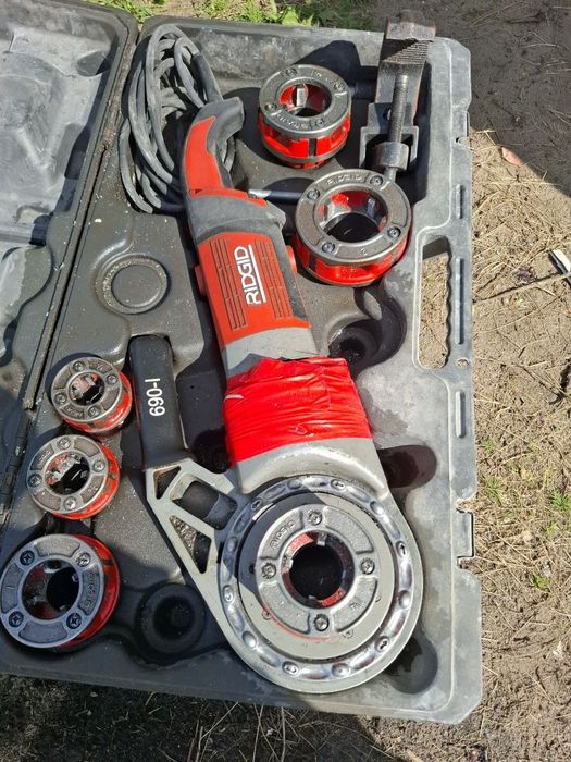 Gwintownica elektryczna RIDGID 690-I 1/2"–2" komplet głowic + walizka