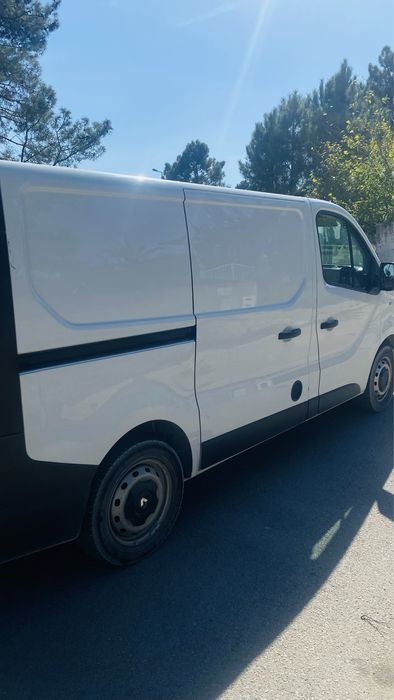Renault Trafic 1.6 dCi 95cv Furgão L1H1 · Ar Condicionado