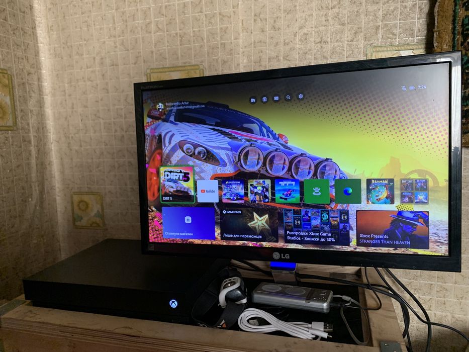 Продам Xbox one X на 1TB