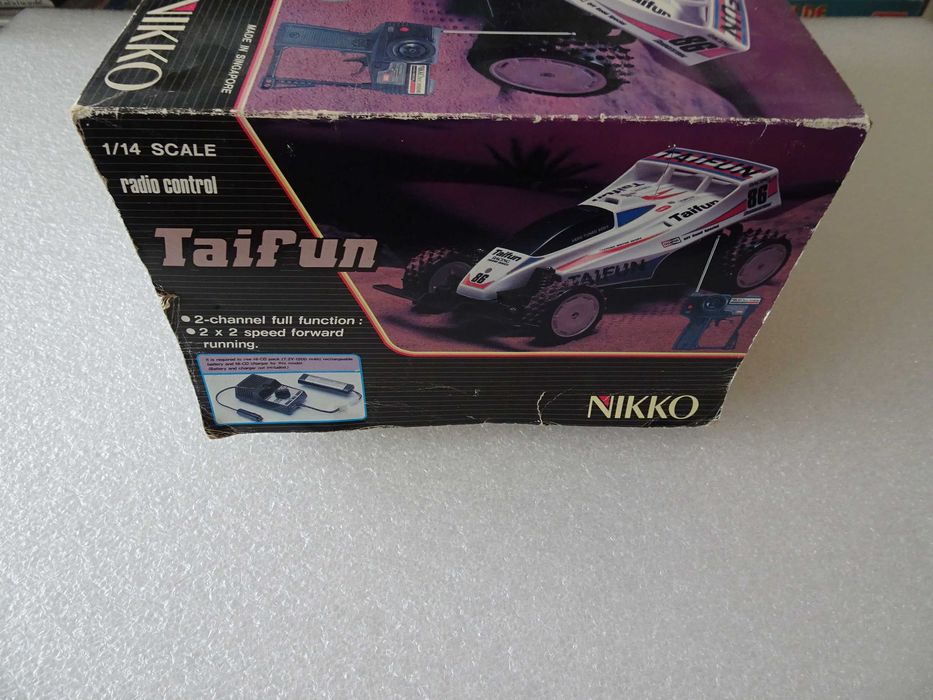 Antigo carro telecomandado Nikko - Taifun RDC-14060 na caixa