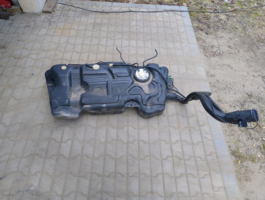 Zbiornik paliwa peugeot 407sw 1.6HDI  kompletny