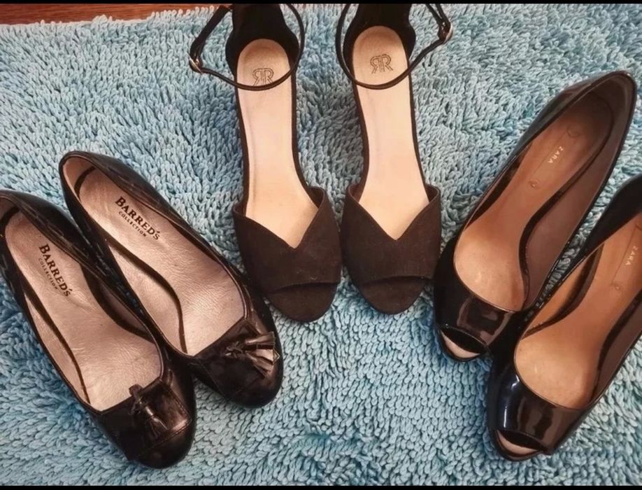 Conjunto de três sapatos em excelente estado.