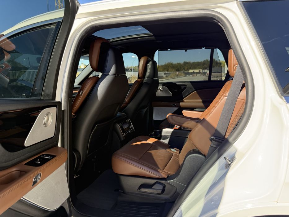 Продаю плагін-гібрид Lincoln Aviator