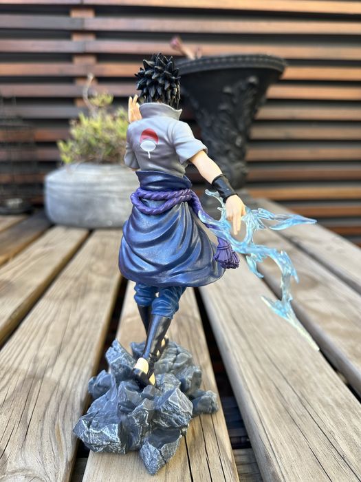 Figura Sasuke Uchiha Naruto Shippuden com Base