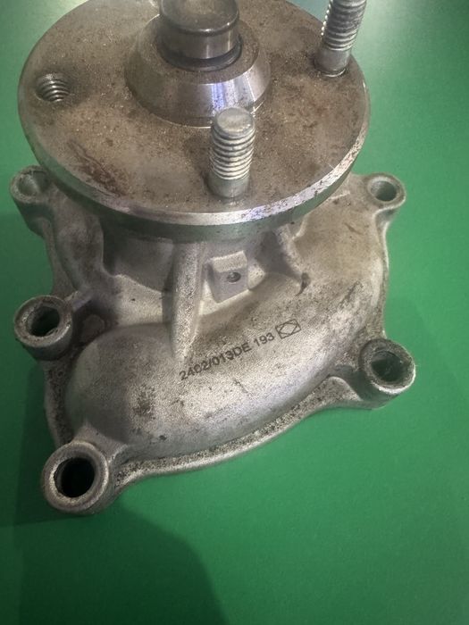 Помпа на Hyundai Terracan (Хендай Терракан)