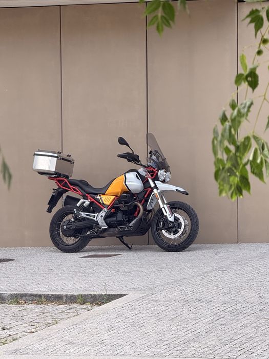 Moto Guzzi V85tt 2024
