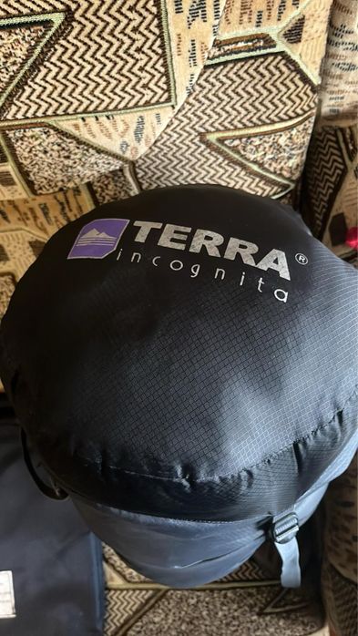 Спальний мішок розмір L  разом зі спальником