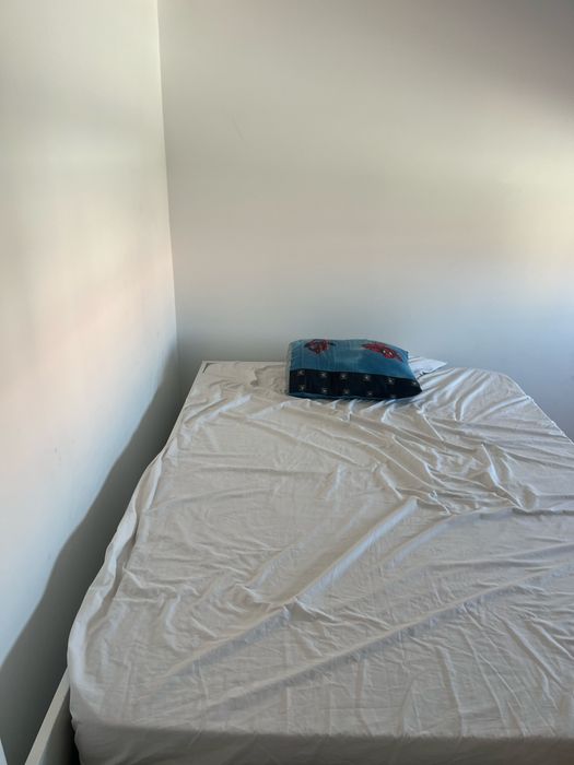Aluga-se quarto