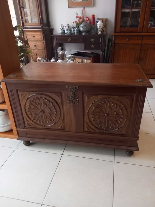 Arca em Madeira Antiga