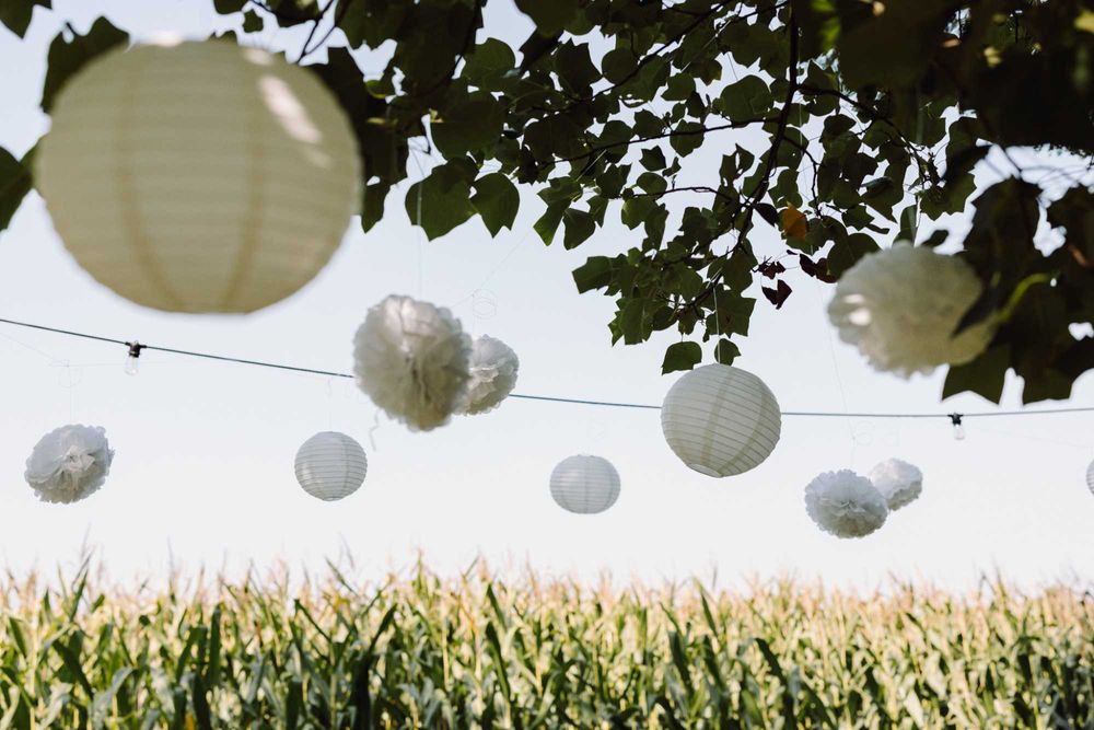 Dekoracje ślubne, papierowe girlandy, lampiony kwiaty napis, komunia