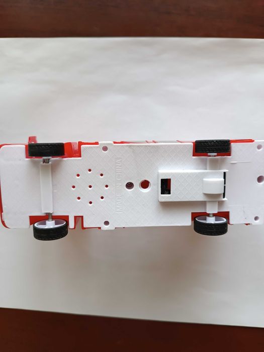 Модель автомобиля игрушка пожарная машина