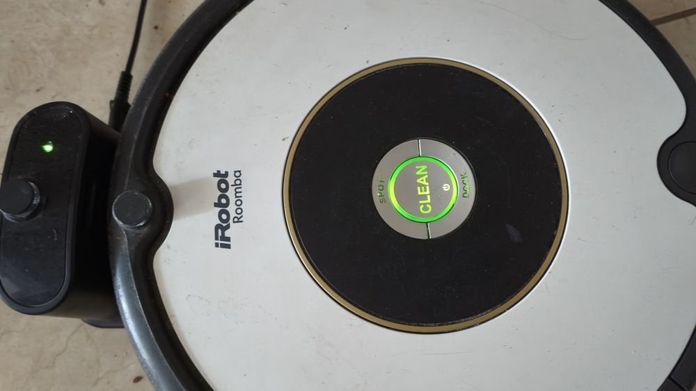 робот-пилосос iRobot Roomba 605 у повному комплекті