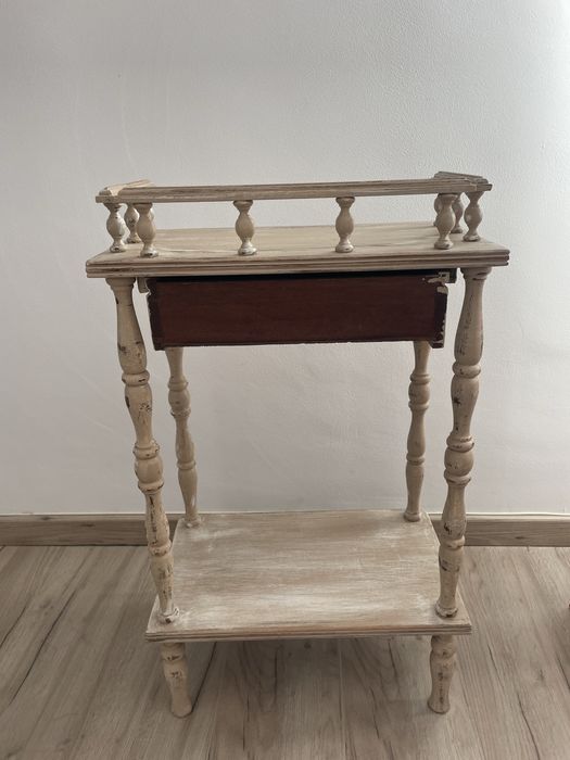 Movel pequeno de madeira