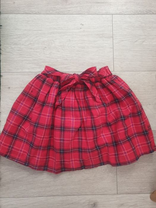 Czerwona spódniczka