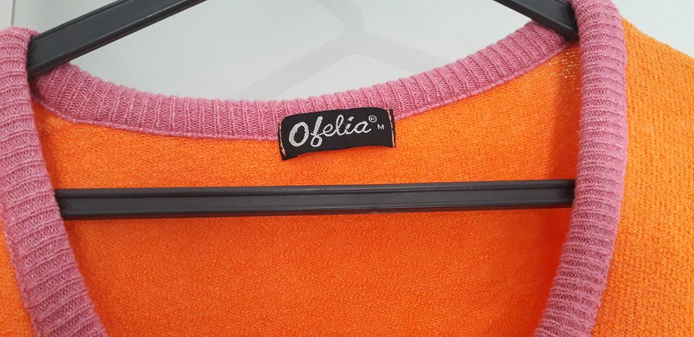 Camisola cor de laranja e roxo