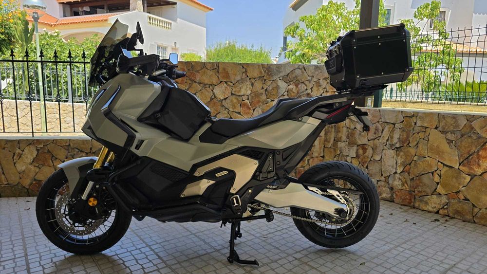 Honda X-ADV 750 Modelo 2025 (04/2025) – Full Extras | SC Project | Top Case GIVI | Impecável