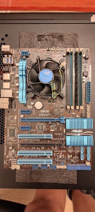 Продам комплект ASUS материнка+оперативная память+блок питания.