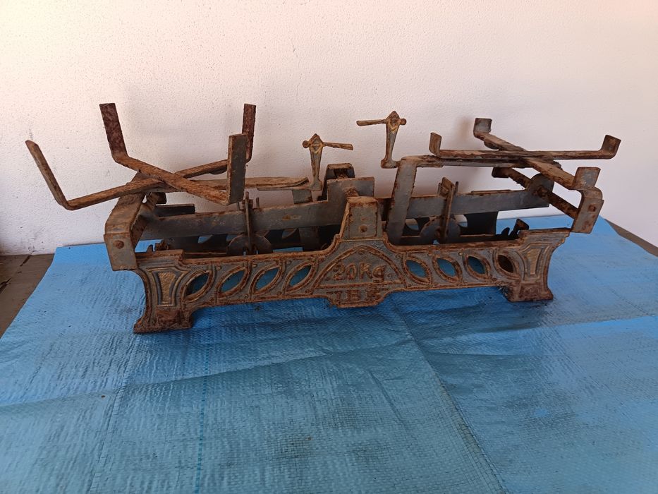 Balança antiga de 20kg em ferro