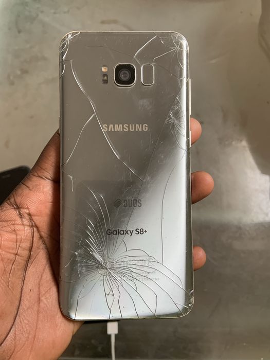 Vendo ou troco telemóveis! Leia a descrição.