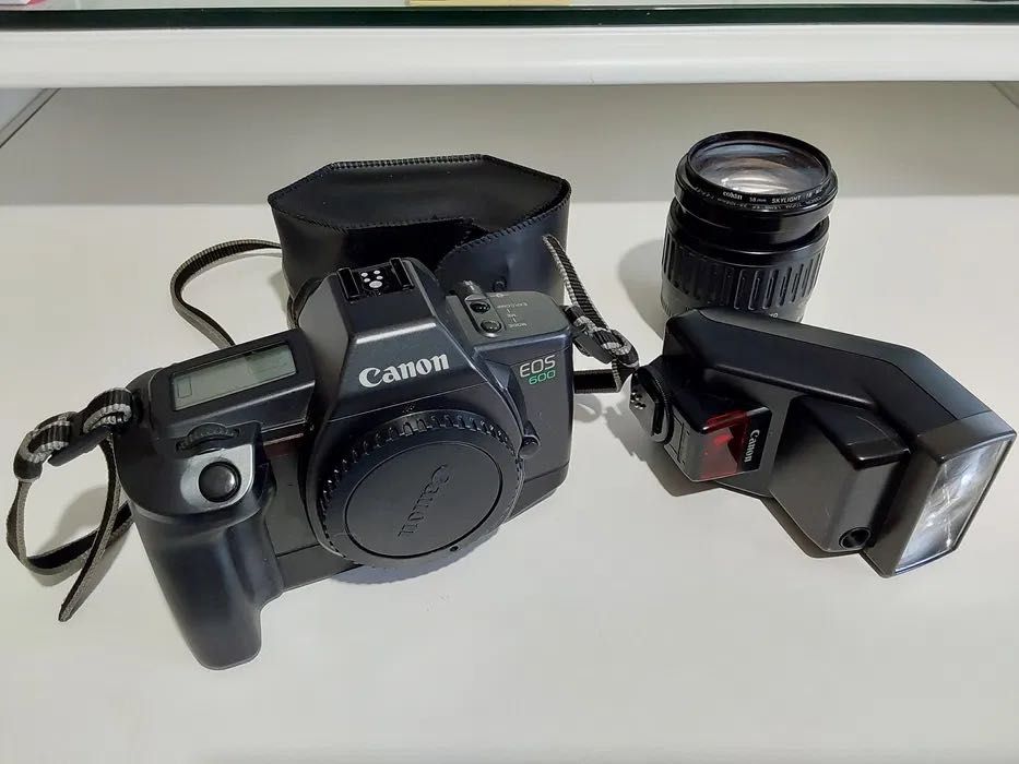 Máquina Fotográfica Analógica CANON EOS 600